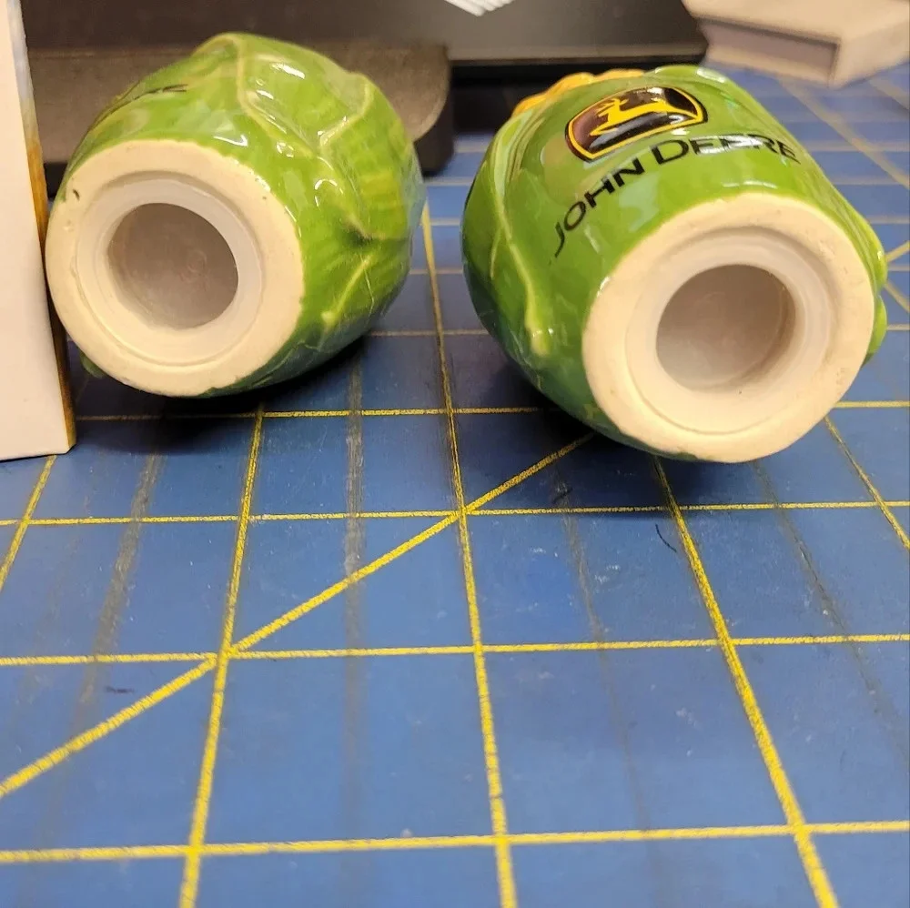 John Deere Corn Cob  Salt & Pepper Shaker Set 3